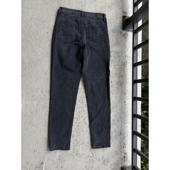 American Eagle Black Mom Jeans 6 LONG - Picture 2 of 4